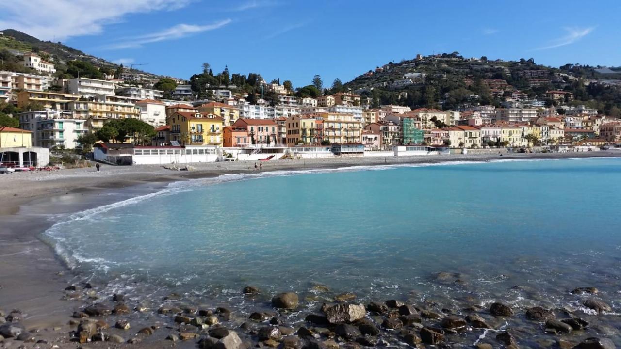 086 - Sunshine Home, 5 Minuti Dalla Spiaggia - Parcheggio Privato Gratis Incluso Ospedaletti Bagian luar foto